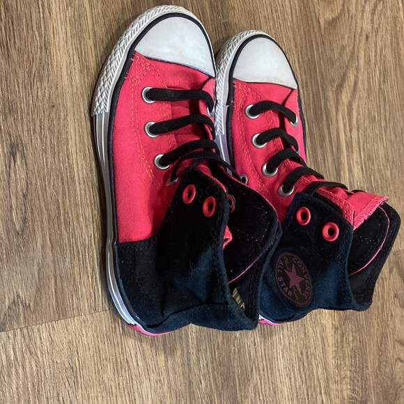 Girls size 13 hot pink/black converse - Picture 2 of 4